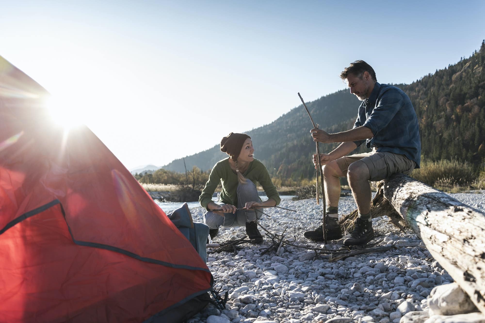 Comment le camping de la Corniche à Hendaye valorise-t-il la culture basque ?