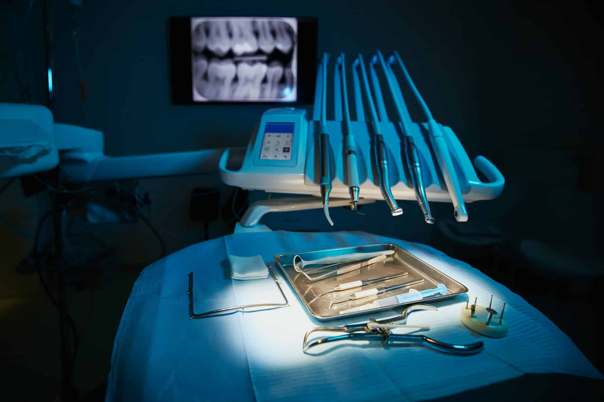 Comment la technologie moderne est-elle utilisée en denturologie ?