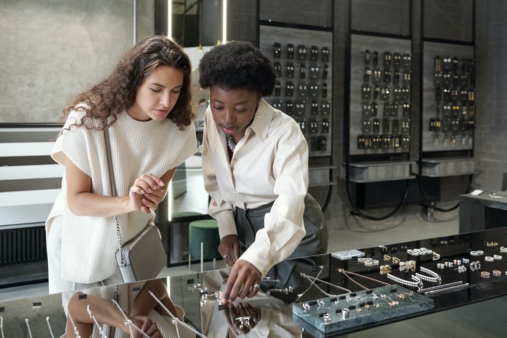 Quelles sont les étapes essentielles pour vendre des bijoux en or ?