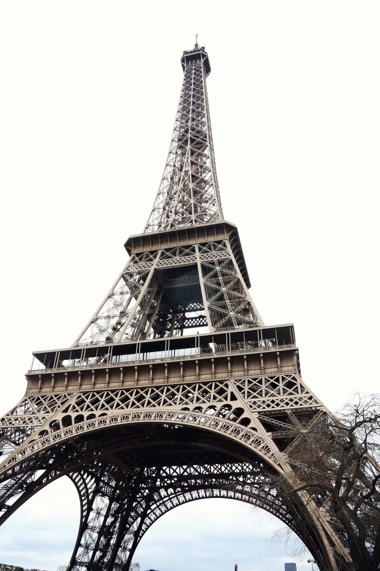 Quels sont les atouts obtenus en choisissant un restaurant près de la Tour Eiffel ?